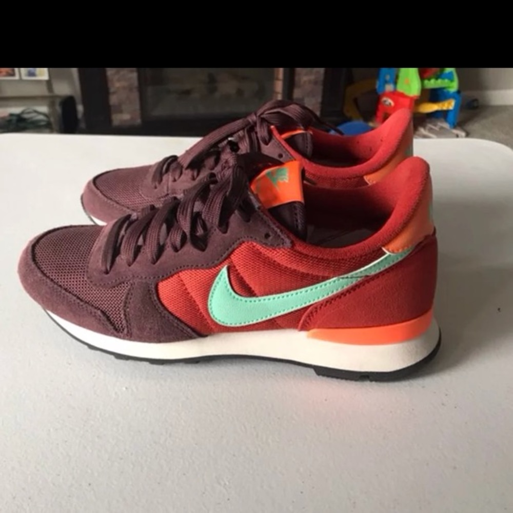 Nike internationalist size 7 like new